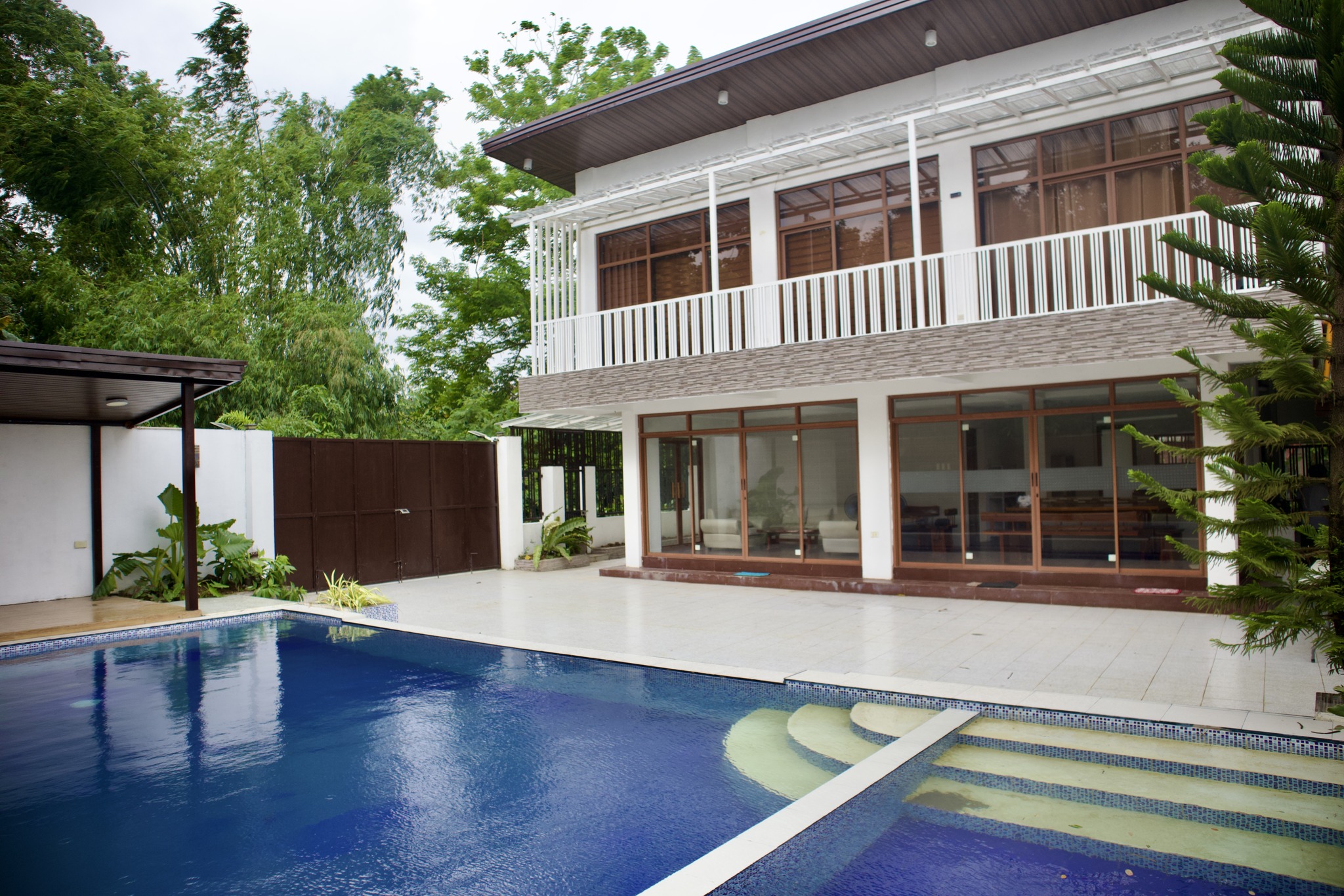 The Miranda's Place exterior with private swimming pool